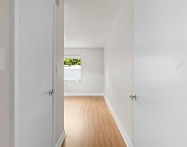 503 Monterey Boulevard Ne - Photo Thumbnail 11