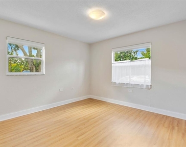 503 Monterey Boulevard Ne - Photo Thumbnail 13