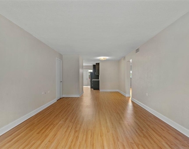 503 Monterey Boulevard Ne - Photo Thumbnail 9
