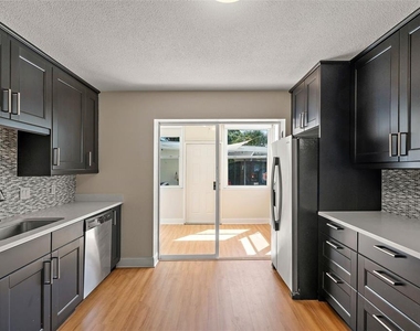 503 Monterey Boulevard Ne - Photo Thumbnail 3