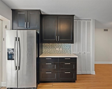 503 Monterey Boulevard Ne - Photo Thumbnail 6