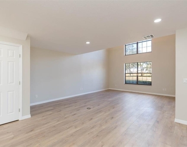 6545 Brentwood Drive - Photo Thumbnail 9