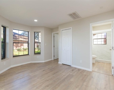 6545 Brentwood Drive - Photo Thumbnail 15