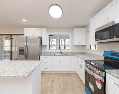6545 Brentwood Drive - Photo Thumbnail 12