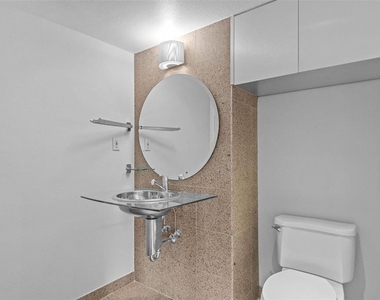 2401 Bayshore Boulevard - Photo Thumbnail 11