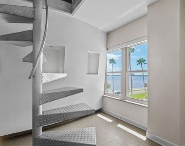 2401 Bayshore Boulevard - Photo Thumbnail 3