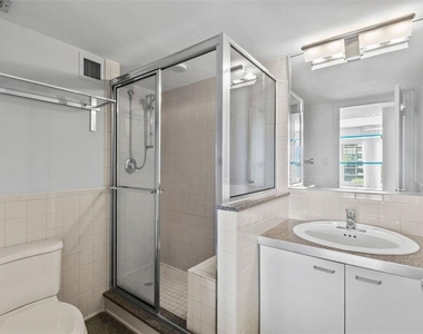 2401 Bayshore Boulevard - Photo Thumbnail 13