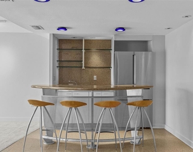 2401 Bayshore Boulevard - Photo Thumbnail 12