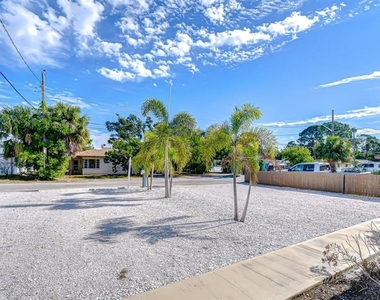 4444 17th Street W - Photo Thumbnail 3