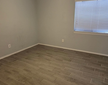 306 North Street - Photo Thumbnail 8
