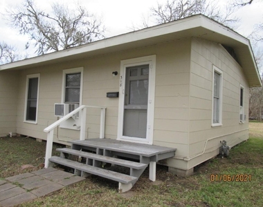 318 Circle Way Street - Photo Thumbnail 1