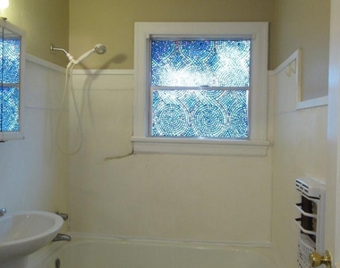 318 Circle Way Street - Photo Thumbnail 4