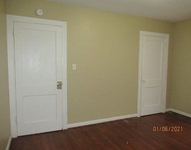 318 Circle Way Street - Photo Thumbnail 3