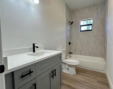 8533 Lancelot Avenue - Photo Thumbnail 7