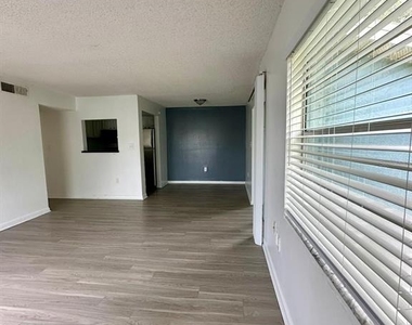 2519 N Alafaya Trail - Photo Thumbnail 7