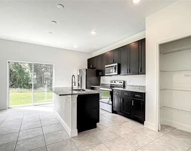 406 Marion Oaks Trail - Photo Thumbnail 12