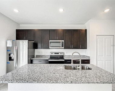 406 Marion Oaks Trail - Photo Thumbnail 10