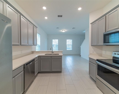 1524 Astoria Arbor Lane - Photo Thumbnail 5