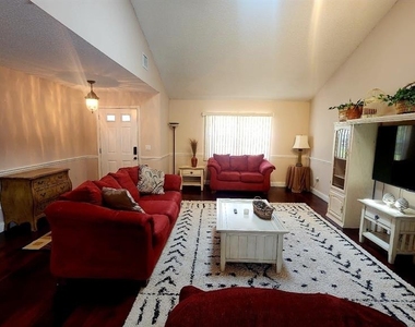 10 Blackfoot Court - Photo Thumbnail 2