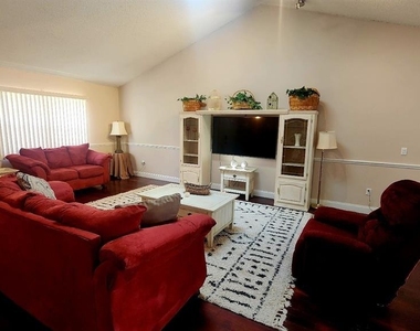 10 Blackfoot Court - Photo Thumbnail 3
