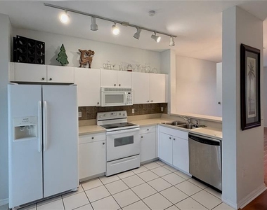 3620 Pine Oak Circle - Photo Thumbnail 4