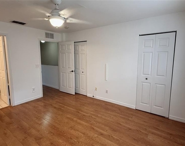 3620 Pine Oak Circle - Photo Thumbnail 9