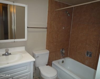 11128 Wharf Cove Drive - Photo Thumbnail 9