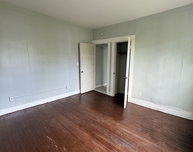 918 Winchester Avenue - Photo Thumbnail 8
