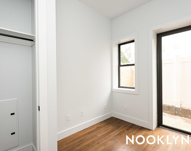 1337 Gates Avenue - Photo Thumbnail 4