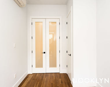 1337 Gates Avenue - Photo Thumbnail 7