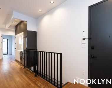 1337 Gates Avenue - Photo Thumbnail 3