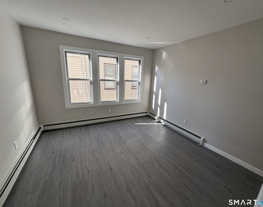 82-86 Waldorf Avenue - Photo Thumbnail 3