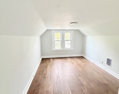 139 Poplar Street - Photo Thumbnail 20