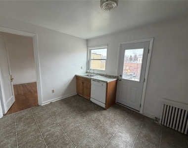 5839 Darlington Rd - Photo Thumbnail 11