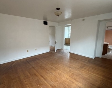 5839 Darlington Rd - Photo Thumbnail 6