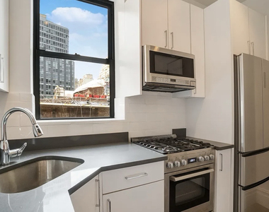 166 West 72nd Street - Photo Thumbnail 2