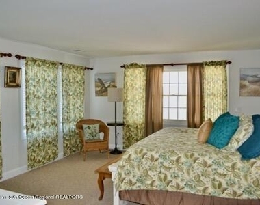 2 Bridge Avenue - Photo Thumbnail 5