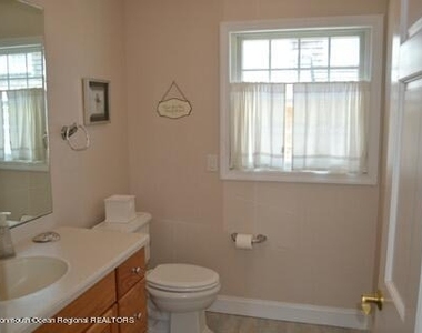 2 Bridge Avenue - Photo Thumbnail 19