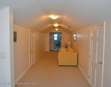 2 Bridge Avenue - Photo Thumbnail 20