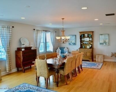 2 Bridge Avenue - Photo Thumbnail 11