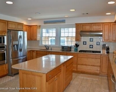 2 Bridge Avenue - Photo Thumbnail 17