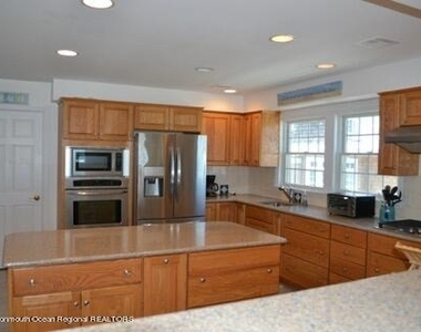 2 Bridge Avenue - Photo Thumbnail 18