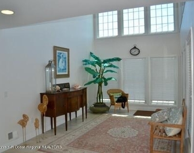 2 Bridge Avenue - Photo Thumbnail 2