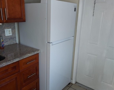 1829 N Dixie Highway - Photo Thumbnail 3