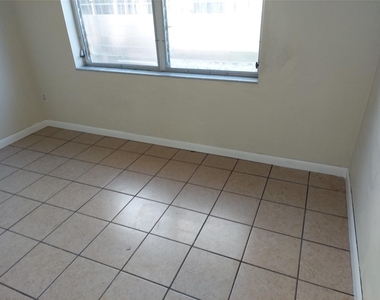 1829 N Dixie Highway - Photo Thumbnail 1
