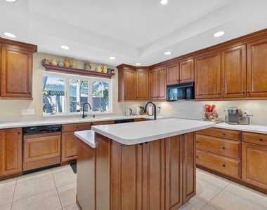 2871 Ne 26th Court - Photo Thumbnail 16