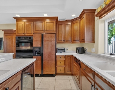 2871 Ne 26th Court - Photo Thumbnail 17