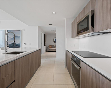 401 N Birch Road - Photo Thumbnail 6