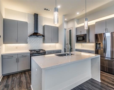 1813 Park Avenue - Photo Thumbnail 8