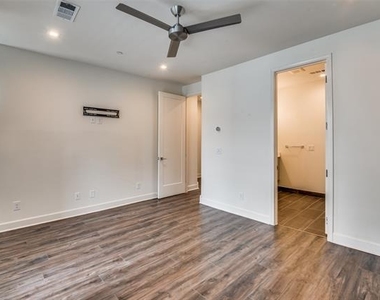 1813 Park Avenue - Photo Thumbnail 16